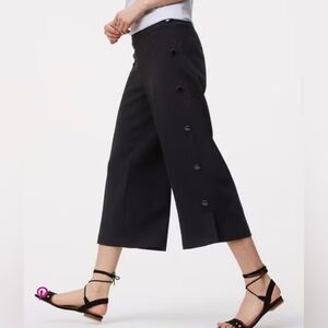 LOFT Woman’s‎ Pants Black Wide Leg Cropped Side Buttons Size 4